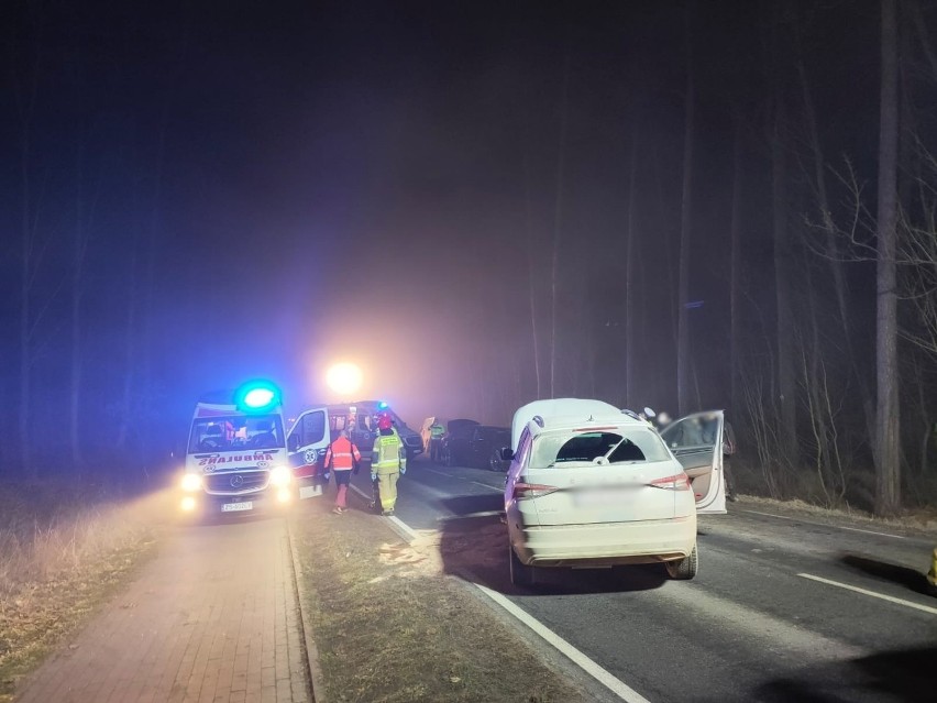 Wypadek na DW nr 114 w Trzeszczynie pod Policami. Pięć osób trafiło do szpitala - 2.03.2021