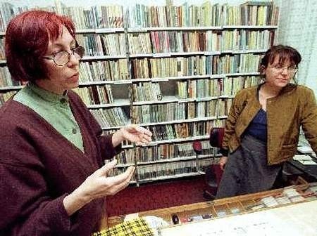 - Możemy stracić księgozbiór, który kompletowaliśmy przez 50 lat - mówi Rozalia Wasilewska, kier. biblioteki. Fot. M. Pawłowski