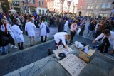 Protest medyków we Wrocławiu. W Rynku stanęło Białe Miasteczko. Zobaczcie ZDJĘCIA