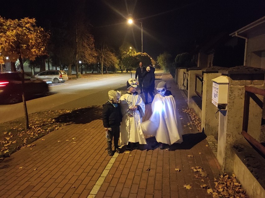Halloween na ulicach Wągrowca. W niedzielny wieczór dzieci bawiły się w całym mieście!