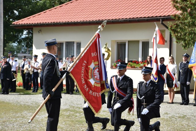 Z okazji 110-lecia Ochotniczej Straży Pożarnej w Medyce, jednostce nadano sztandar. 

W uroczystościach wzięli udział przedstawiciele władz samorządowych, reprezentanci służb mundurowych, mieszkańcy gminy, a przede wszystkim strażacy. Podczas uroczystości jubileuszowych OSP w Medyce został nadany sztandar jako „symbol działania w ochronie przeciwpożarowej na rzecz ratowania życia zdrowia i mienia”. 

Sztandar został ufundowany przez mieszkańców gminy Medyka. Gminne Centrum Kulturalne w Medyce było współorganizatorem tej pięknej uroczystości ,która odbyła się na placu przed Pałacykiem.

Zobacz także: Nietypowa interwencja strażaków z Przemyśla. Rozcięli kobiecie obrączkę
