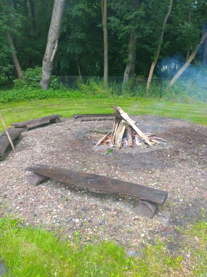 W Złotopolu stworzyli miejsce do rodzinnego grillowania i ogniska. Bezpiecznie, bo obok OSP