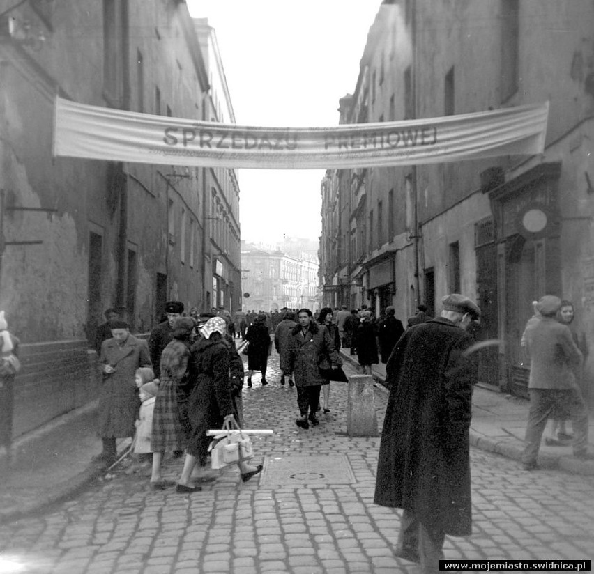 To była najbardziej handlowa ulica w Świdnicy. Tłumy mieszkańców i kolejki w sklepach 
