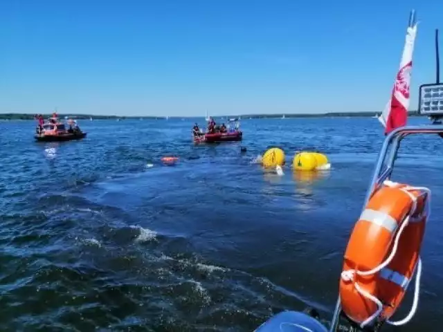 Jezioro Tałty. Akcja wydobycia zatopionej motorówki
