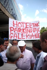 Hotel Cracovia galerią handlową? Protest okolicznych handlowców [ZDJĘCIA]