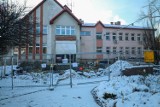 Urząd Miasta Bukowno w remoncie. Prowadzone prace wyeliminują bariery architektoniczne budynku. Zobacz wideo