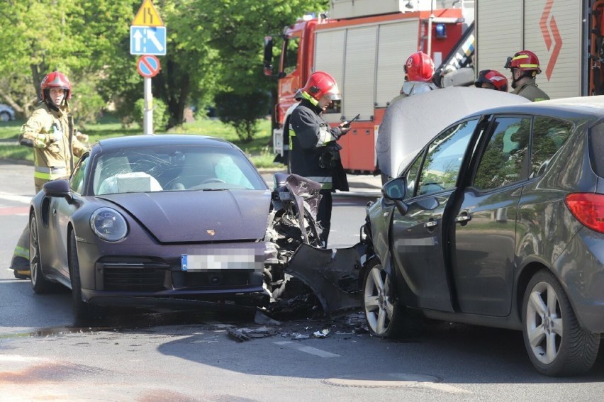 Wypadek koło Aquparaku we Wrocławiu, utworzył się duży korek