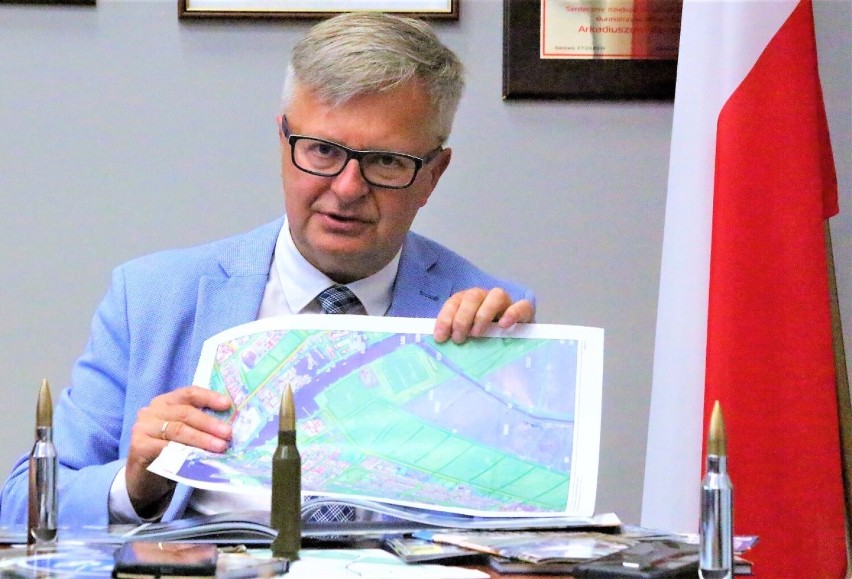 Burmistrz Arkadiusz Klimowicz mówi, że miasto w Darłówku...