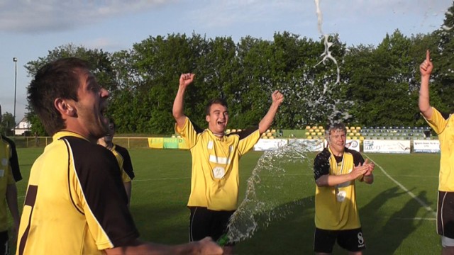 6 czerwca 2013 - rezerwy wągrowieckiej Nielby świętują zdobycie Pucharu Polski OZPN Piła po zwycięstwie w rzutach karnych z Lubuszaninem Trzcianka.