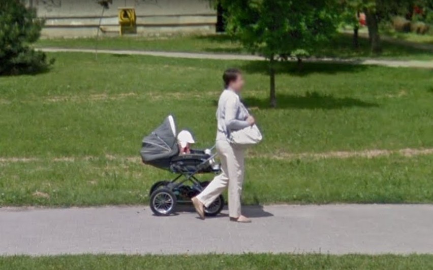 Mieszkańcy osiedla Widok w Skierniewicach na Google Street View. Kogo złapała kamera? 