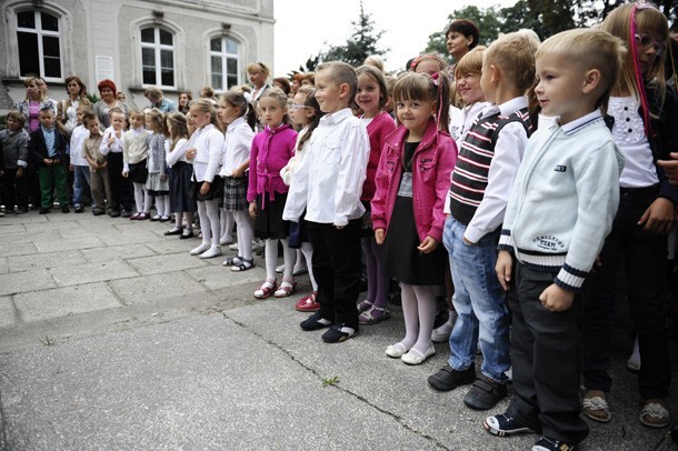 Oleśnica: Uczniowie wracają do szkół (ZDJĘCIA)