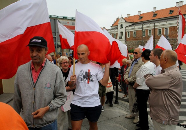 Rocznica wybuchu Powstania Warszawskiego w Piotrkowie: ulicami miasta, tak jak rok temu, przejdzie Piotrkowski Marsz Pamięci Powstania Warszawskiego (na zdjęciu marsz z 2016 roku)