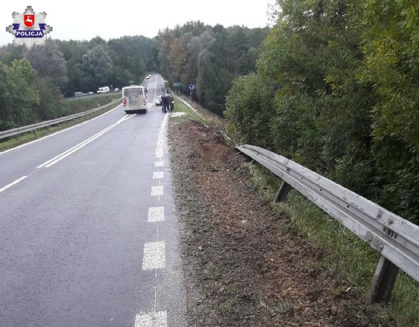 Olszanka: tir z cukrem wjechał w skarpę. Auto społonęło