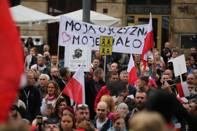 Wrocławska demonstracja tych, którzy nie wierzą w koronawirusa