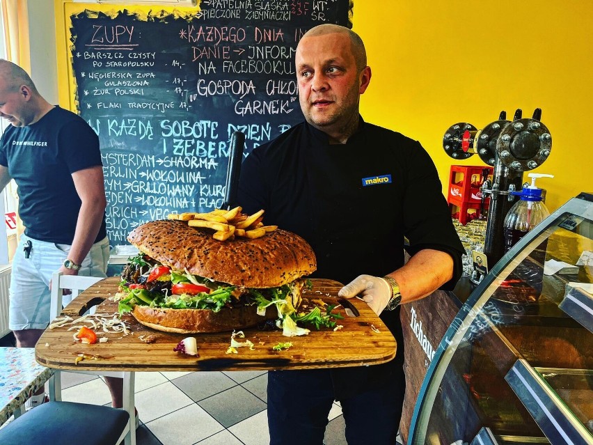 W Chłopskim Garnku zamówić możemy największego burgera w...