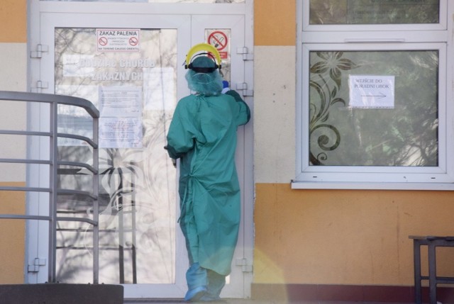 Obecnie na terenie województwa lubuskiego przebywa 33 pacjentów zakażonych koronawirusem. W Polsce w tym momencie jest już 1638 potwierdzonych przypadków i 18 ofiar śmiertelnych.
