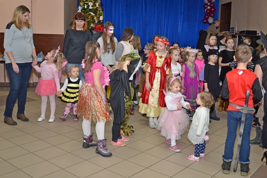 Jedną z atrakcji ferii są bale karnawałowe dla dzieci...