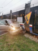 Zderzenie auta z tramwajem w bydgoskim Fordonie [zdjęcia]