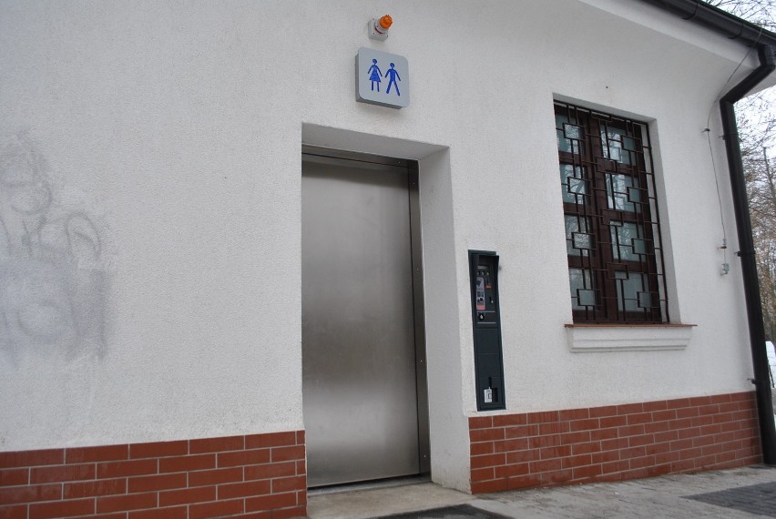 Automatyczna toaleta w parku Sołackim wystraszyła poznaniankę