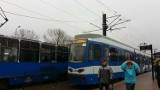 Zerwanie sieci trakcyjnej na al. Jana Pawła II w Krakowie, nie kursowały tramwaje