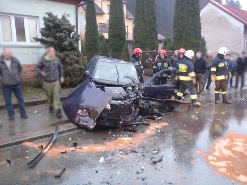 Wypadek Stary Sącz: zderzenie aut w centrum miasta [ZDJĘCIA]