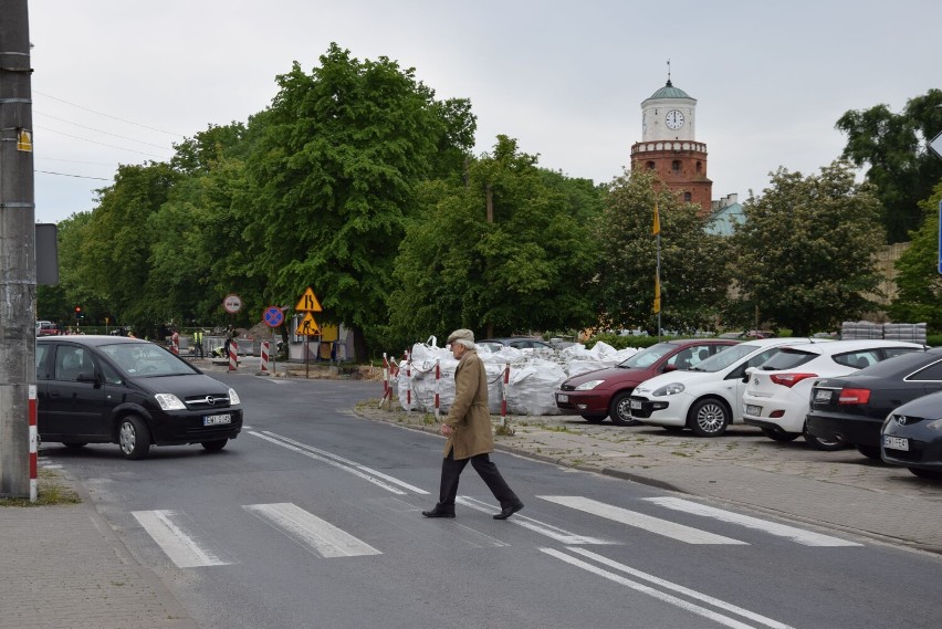 Nowe uprawnienia i obowiązki pieszych. Jak zmiany przepisów drogowych przyjmą się w Wieluniu? FOTO