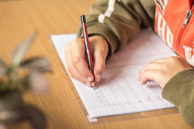 Nowy rok szkolny będzie szczególnie wymagający dla uczniów, którzy rozpoczynają swoją edukację. Jak ich wesprzeć?