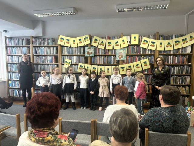 Dzień Babci i Dziadka w Bibliotece to stały punkt kalendarza tej placówki