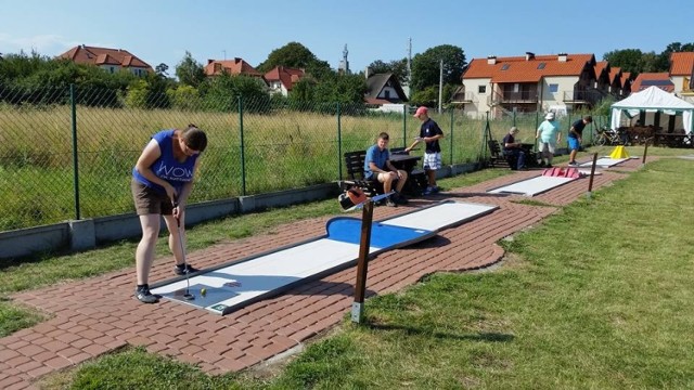 Krynica Morska. Już w najbliższą sobotę, 27 sierpnia w Krynicy Morskiej,  odbędą się Mistrzostwa Polski w Minigolfie. Tegoroczna edycja to już XVII odsłona tego wydarzenia. Początek sportowej rywalizacji zaplanowano na godzinę 10.00.