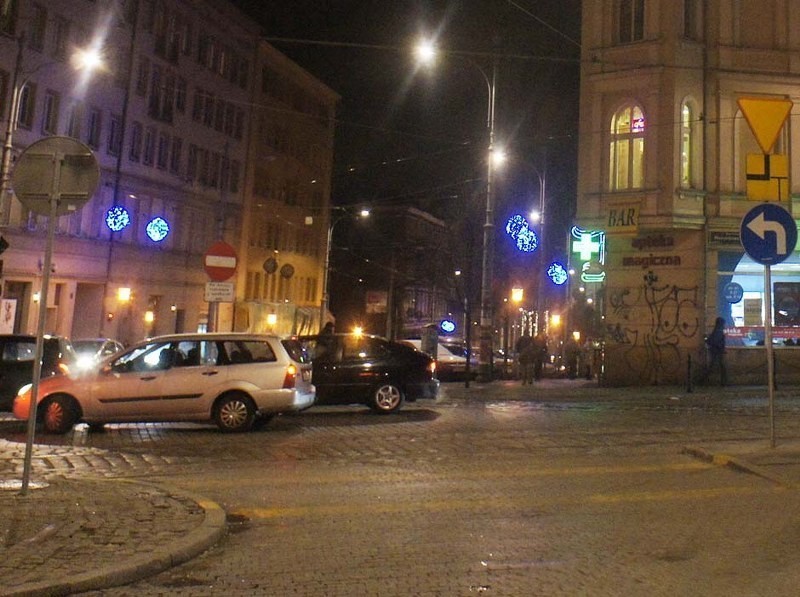 Poznań: W mieście rozbłysła świąteczna iluminacja [ZDJĘCIA]