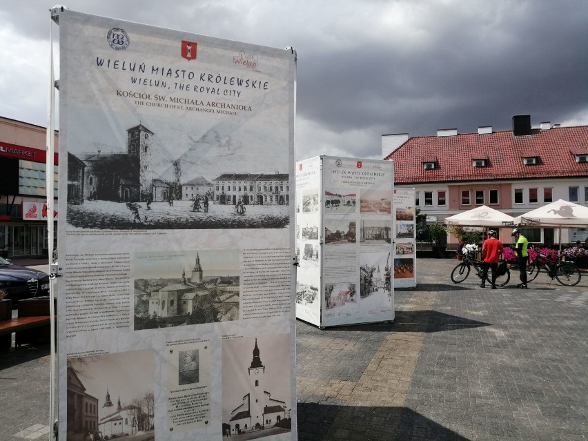Historia miasta w pigułce. Wystawa „Wieluń. Miasto królewskie” na placu Legionów [FOTO]