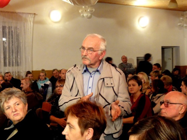 Brunon Sikorski z Żukowa uważa, że młodym rolnikom trzeba dać szansę się rozwijać. Jednak taka opinia jest w zdecydowanej mniejszości