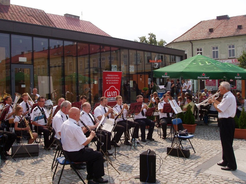 Orkiestra dęta zagrała na Rynku (zdjęcia)