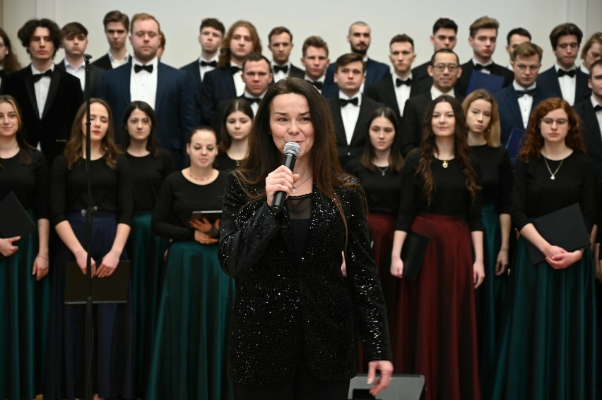 Koncert świąteczno-noworoczny studentów i pracowników Uniwersytetu Jana Kochanowskiego w Kielcach. Zobacz film i zdjęcia