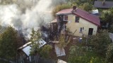 Pożar w Szubinie. Spłonęła altana na terenie ogródków działkowych [zdjęcia z drona]