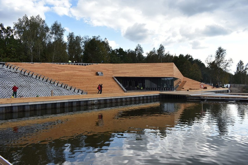 Przystań kajakowa nad Jeziorem Paprocańskim