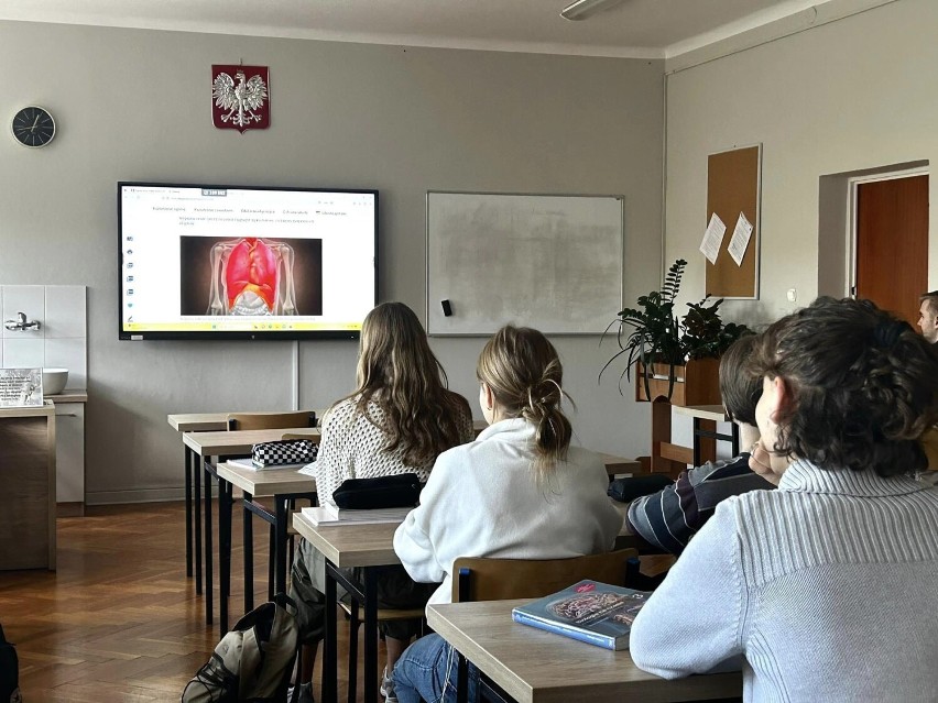 Interaktywne monitory dla II Liceum Ogólnokształcącego w Radomsku