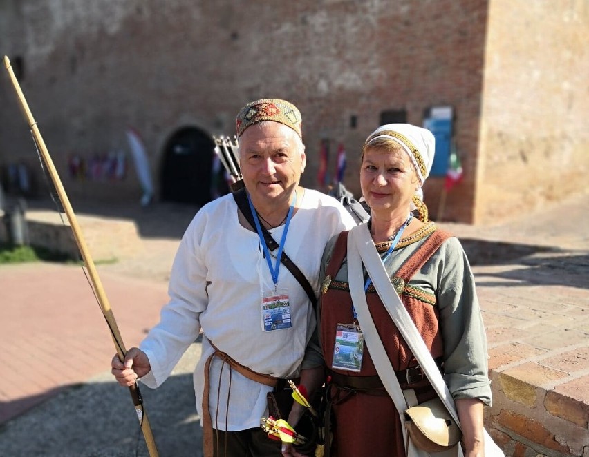 Wiesława i Jan Napruszewscy mówią, że łucznictwo to świetna, towarzyska dyscyplina