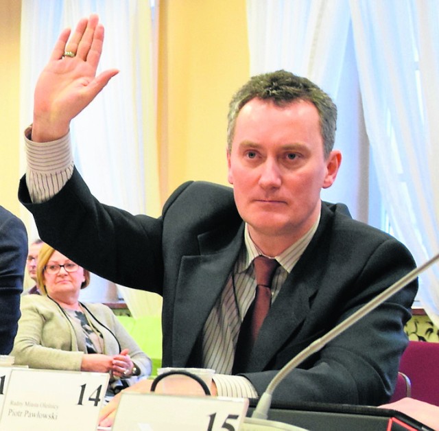 Obie uchwały przegłosowano dzięki poparciu radnych Oleśnica Razem i Forum Rozwoju, którego członkiem jest Piotr Pawłowski