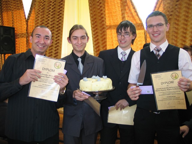 Zwycięzcy konkursów otrzymali dyplomy i... torty!