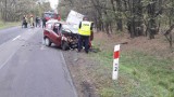 Śmiertelny wypadek w gminie Piątek. 60-letni kierowca uderzył czołowo w ciężarówkę. 