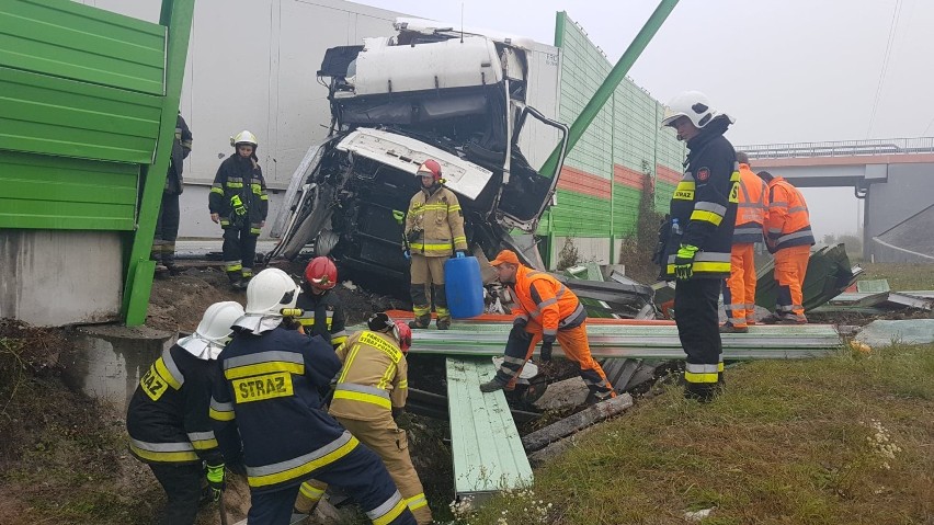 Wypadek ciężarówek na drodze S8 w Piotrkowie na wysokości...
