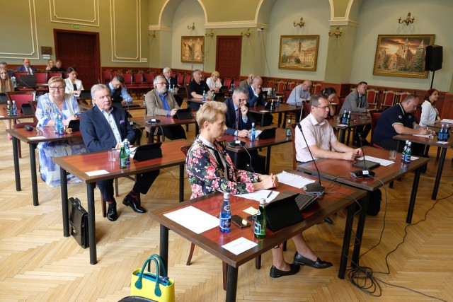 Radni miejscy debatowali nad raportem o stanie miasta oraz podjęli decyzję w sprawie absolutorium dla burmistrz Danuty Madej.