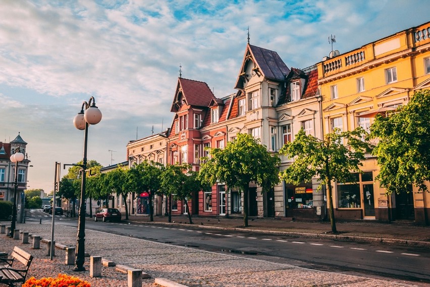 Oborniki o poranku. Wschód słońca nad miastem