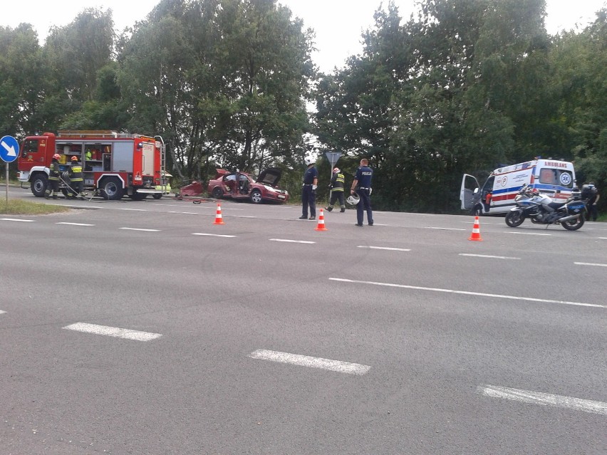 Wypadek radiowozu w Mikołowie na DK 44. Ranni policjanci i trzech nastolatków