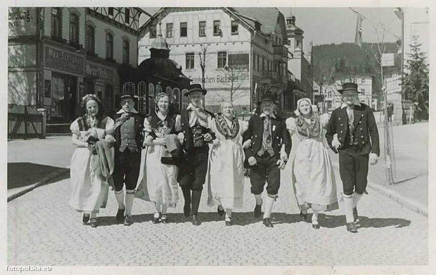 Zobacz, jak prawie 100 lat temu świętowali w Szklarskiej Porębie! Piękne stroje! [ARCHIWALNE FOTOGRAFIE]