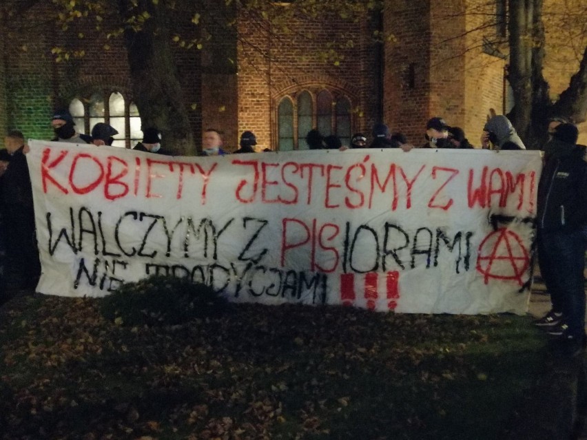 #ToJestWojna. Trwa protest w Kołobrzegu ZDJĘCIA, WIDEO