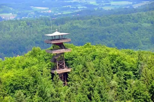 Wieża Widokowa im. Jana Pawła II w Wieżycy. Szczyt Wieżyca to najwyższe wzniesienie liczące 328,6 m n.p.m. Jest to najwyższe wzniesienie nie tylko na Kaszubach i Pomorzu, ale całej rozległej Nizinie Europejskiej od Uralu po Pireneje. 
Na szczycie Wieżyca w centrum rezerwatu przyrody porośniętego 150 - letnim lasem bukowym Gmina Stężyca zbudowała i oddała do użytku w roku 1997 trzydziestometrową wieżę widokową im. Jana Pawła II , która stała się największą atrakcją turystyczną Kaszub.
Z wieży rozpościera się wspaniały widok na Wzgórza Szymbarskie, "Kółko Raduńskie" i szlak turystyczny tzw. "Droga Kaszubska".