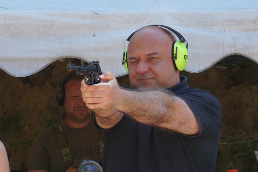 Zawody strzeleckie na strzelnicy w Serbach