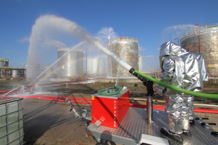 Zakłady Azotowe "Puławy". Strażacy ćwiczyli gaszenie pożaru benzenu (FOTO) 